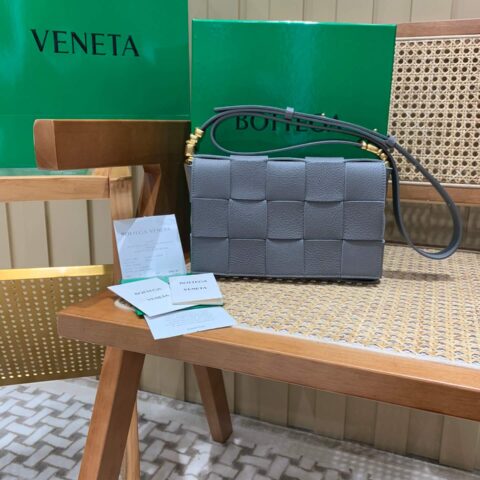 Bottega Veneta CASSETTE 23CM BAG 666870闪电灰