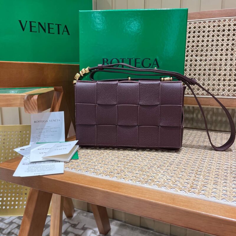 Bottega Veneta CASSETTE 23CM BAG 666870酒红色