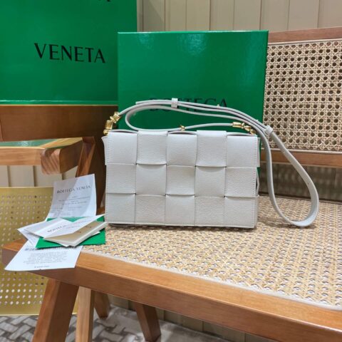 Bottega Veneta CASSETTE 23CM BAG 666870白色