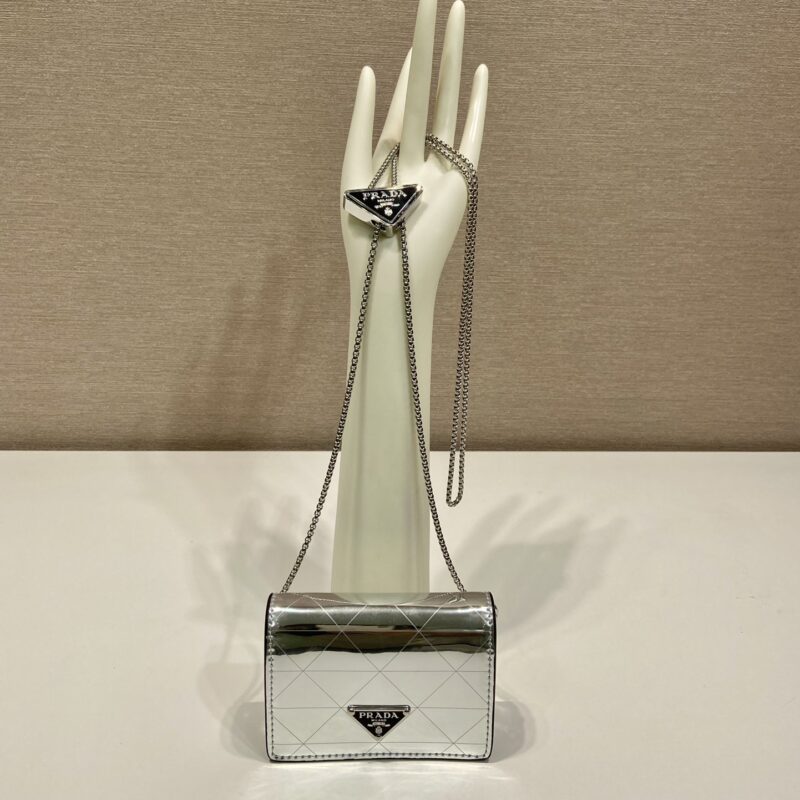 PRADA普拉达菱形图案进口亮面牛皮小包1MR024