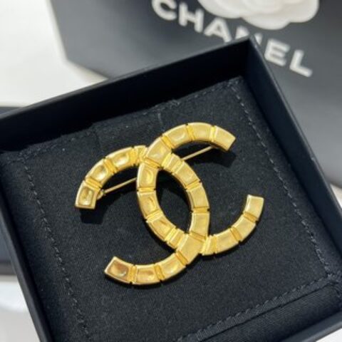 新款☑️CHANEL香奈儿金色双c胸针