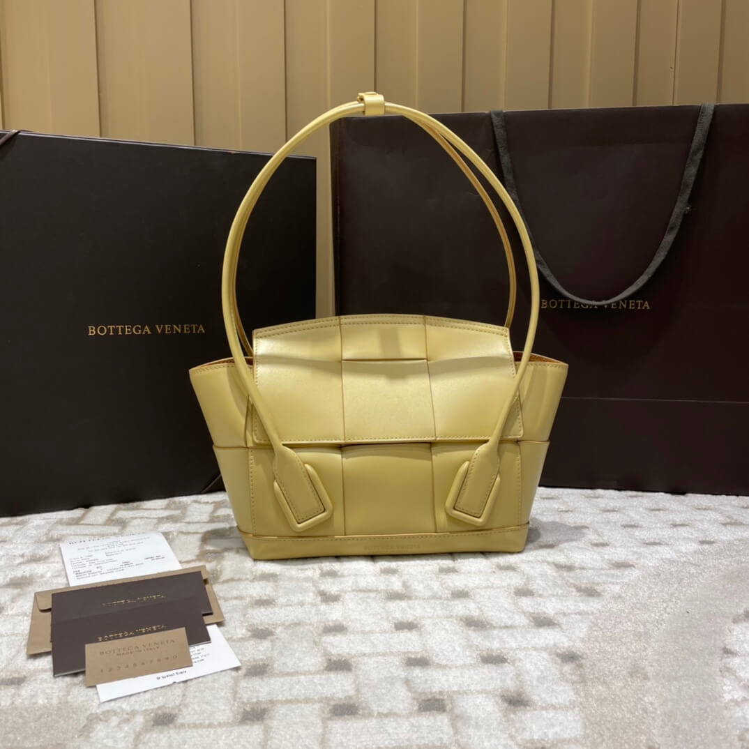 Bottega Veneta The Arco 33 BAG 575943