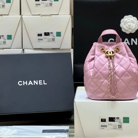 CHANEL 𝟮𝟮𝘀抽绳水桶背包 AS3211粉色