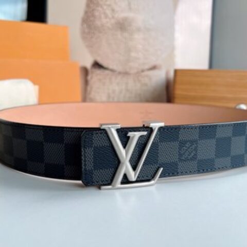 LV/路易威登  进口皮表面印上了Monogram独有印花40mm男士腰带