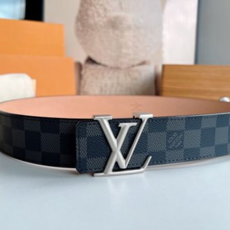 LV/路易威登  进口皮表面印上了Monogram独有印花40mm男士腰带