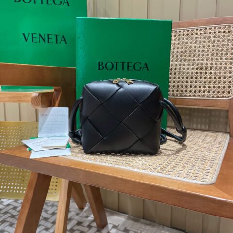 Bottega Veneta CASSETTE 14CM 相机包 701915黑色