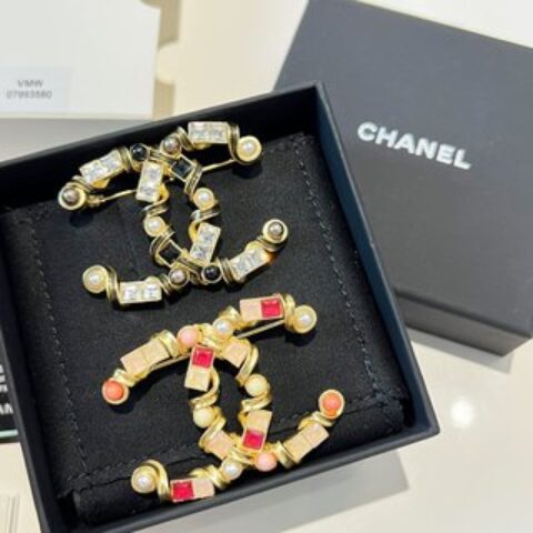 新款☑️CHANEL香奈儿双c方钻粉珍珠胸针