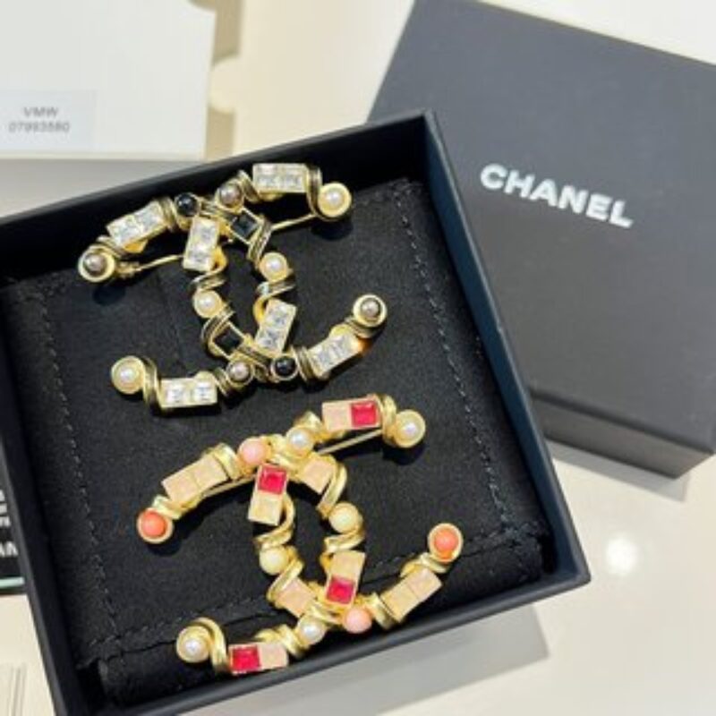 新款☑️CHANEL香奈儿双c方钻粉珍珠胸针