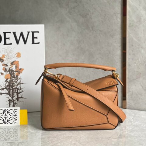 LOEWE Puzzle 24CM bag 荔枝纹牛皮小号几何包 0189棕色/金扣