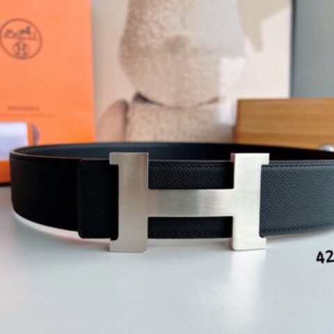 HERMES 爱马仕   精工打造的黑色牛皮42mm标志性元素的腰带