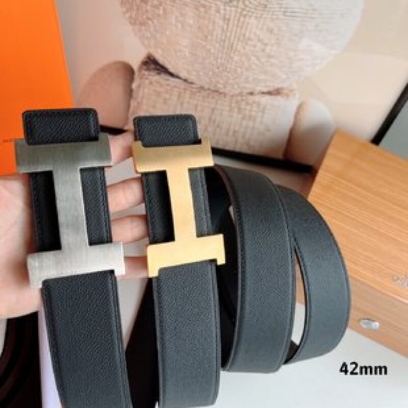 HERMES 爱马仕   精工打造的黑色牛皮42mm标志性元素的腰带