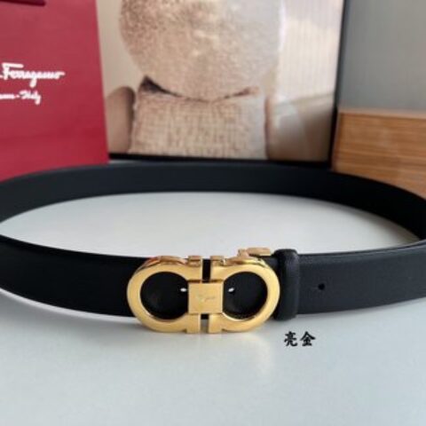Salvatore  Ferragamo菲拉格慕男士3.5cm精致专柜版型双圈马蹄金属扣，头层牛皮双面腰带