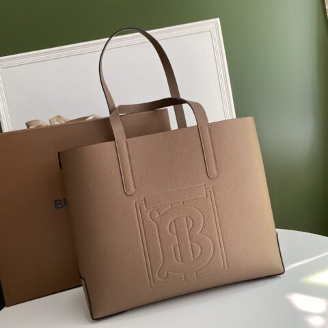 Burberry巴宝莉涂层牛皮材质托特包