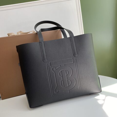 Burberry巴宝莉涂层牛皮材质托特包