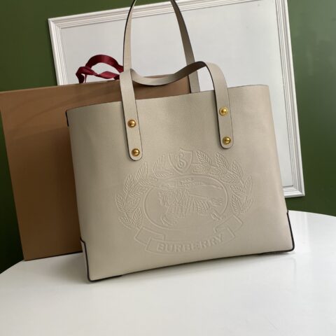 Burberry巴宝莉大号 Bur 压花徽章托特包