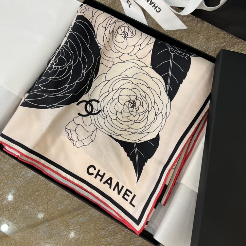 CHANEL香奈儿100%真丝山茶花围巾