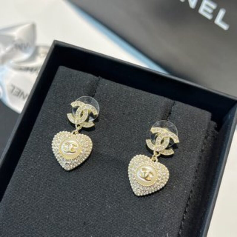 新款☑️CHANEL香奈儿c2双c满钻桃心爱心耳钉耳环