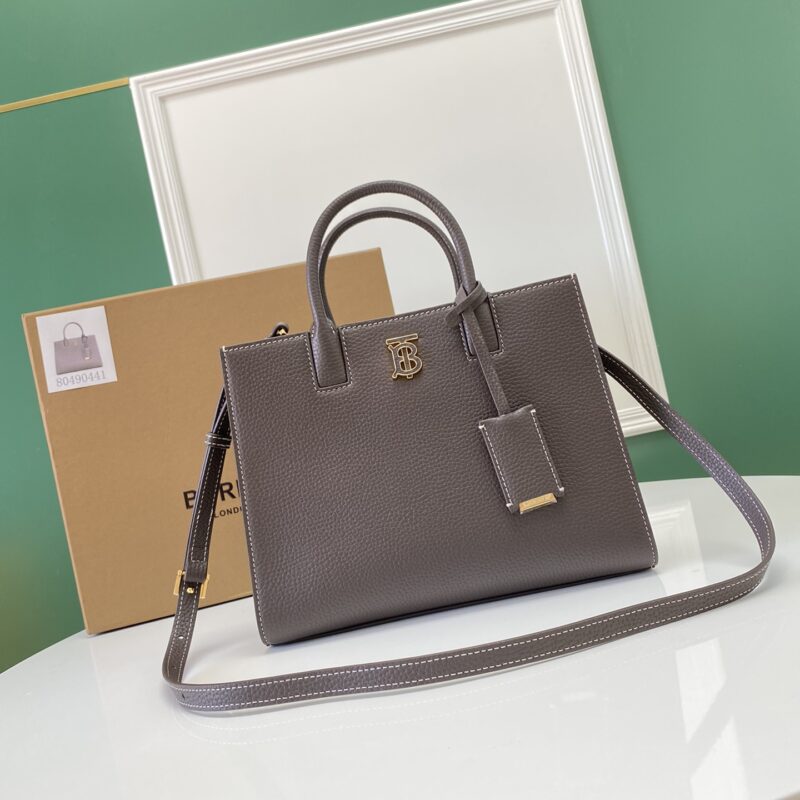Burberry巴宝莉意大利鞣制粒纹皮革托特包