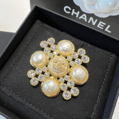 新款☑️CHANEL香奈儿双c珍珠胸针