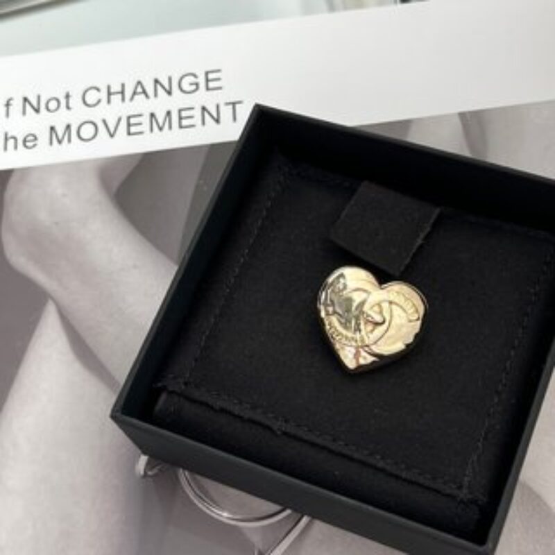 新款☑️CHANEL香奈儿金色双c桃心胸针