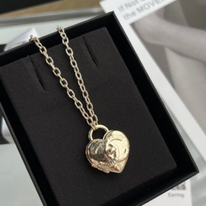 新款☑️CHANEL香奈儿金色双c桃心爱心项链毛衣链