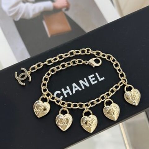 新款☑️CHANEL香奈儿桃心爱心手链