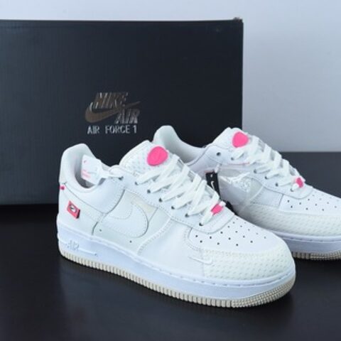 NK Air Force 1 Low 空军一号低帮百搭休闲运动板鞋 白粉拼接 货号：DX6061-111
