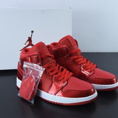 Air Jordan AJ1 Mid 中帮 红色漆皮男女同款篮球鞋 货号：DH5894-600