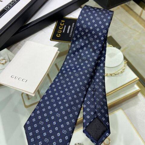 GUCCI古驰100%顶级提花真丝三叶草领带