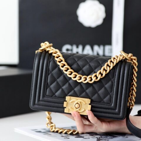 CHANEL 经典款之Leboy 20CM BAG A67085黑色鱼子酱牛皮/金扣