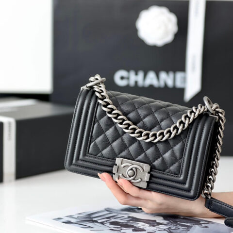 CHANEL 经典款之Leboy 20CM BAG A67085黑色鱼子酱牛皮/银扣
