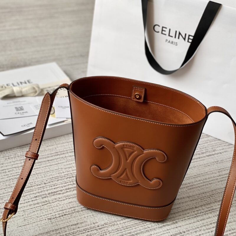 CELINE赛琳凯旋门立体大logo CUIR TRIOMPHE水桶包198243