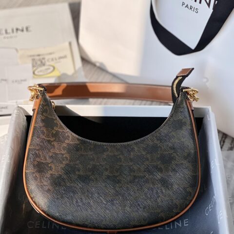 CELINE赛琳半月形全新AVA STRAP手袋193953