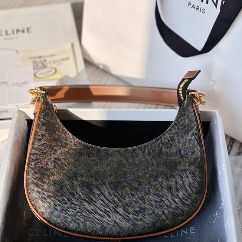 CELINE赛琳半月形全新AVA STRAP手袋193953