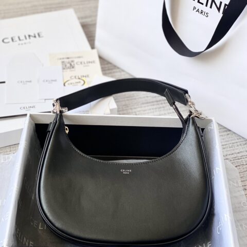 CELINE赛琳半月形全新AVA STRAP手袋193953