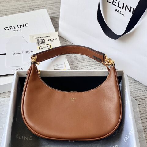 CELINE赛琳半月形全新AVA STRAP手袋193953