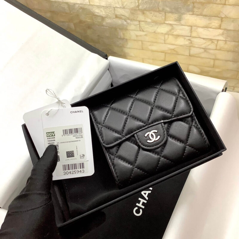 CHANEL进口球纹和羊皮三折短夹 A82288黑色/银扣