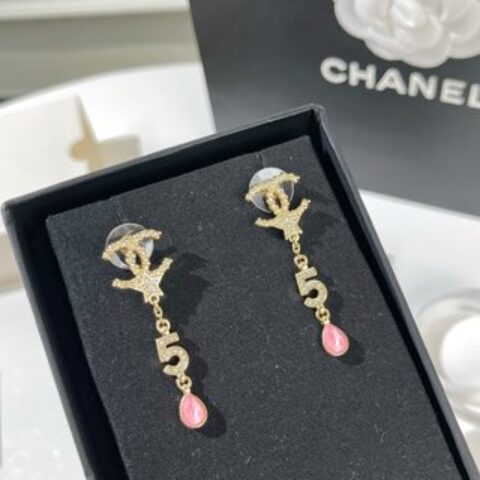 新款☑️CHANEL香奈儿双c粉钻水滴耳钉耳环