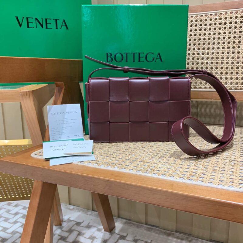 Bottega Veneta CASSETTE 23CM 编织皮革方盒斜挎包 578004波尔多酒红