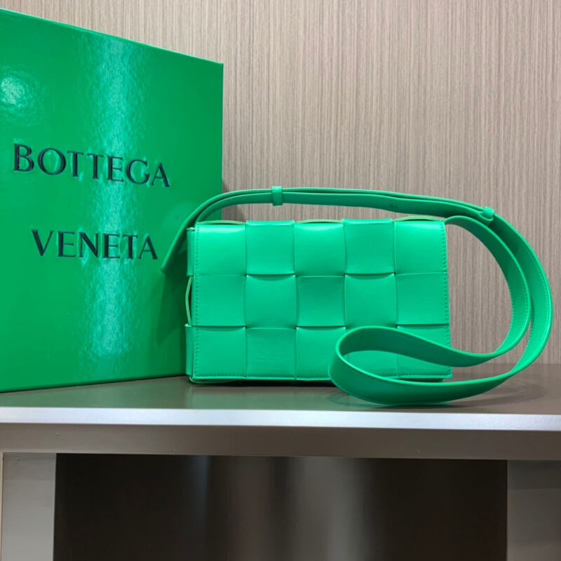 Bottega Veneta CASSETTE 23CM 编织皮革方盒斜挎包 578004鹦鹉绿