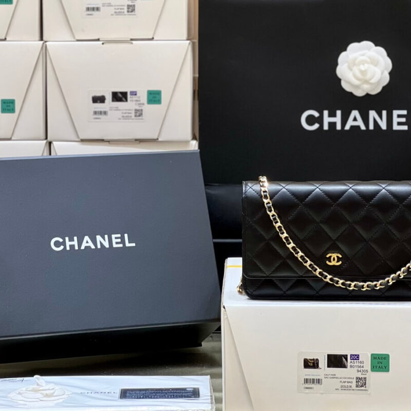 CHANEL WOC 19CM 羊皮发财包 A33814黑色/金扣