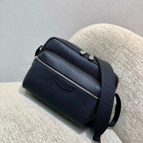 LV M33435 OUTDOOR MESSENGER PM BAG