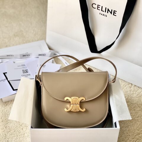 CELINE赛琳2022新品经典凯旋门扣马鞍包110413