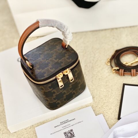 CELINE赛琳22新款迷你标志牛皮革小盒子包10J762