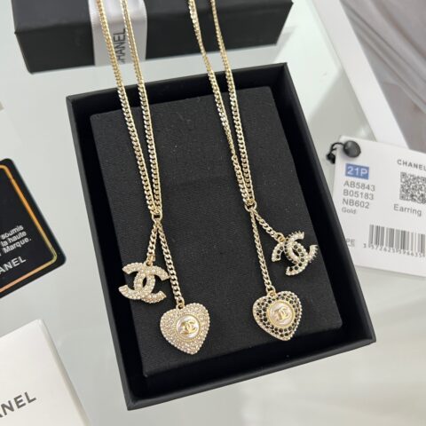 新款☑️CHANEL香奈儿满钻桃心双c项链