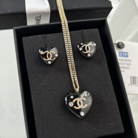 新款☑️CHANEL香奈儿双c黑色桃心爱心项链耳钉耳环