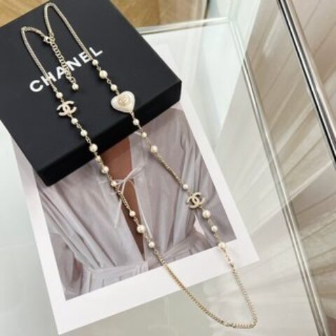 新款☑️CHANEL香奈儿双c桃心黑白钻毛衣链项链