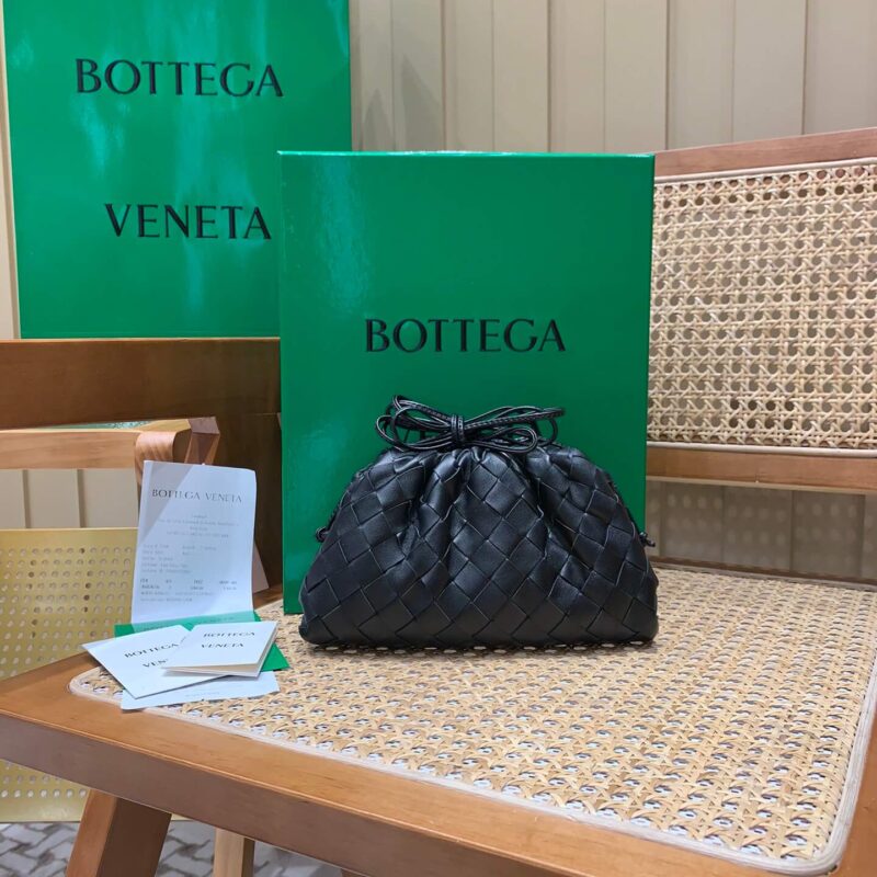 Bottega Veneta THE MINI POUCH 22CM 编织云朵包 585852黑色