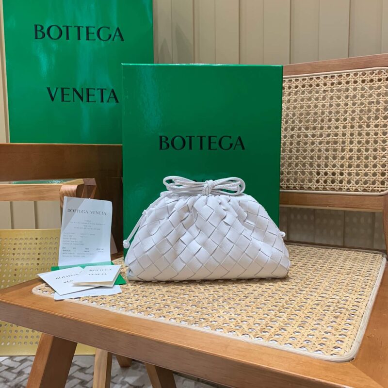 Bottega Veneta THE MINI POUCH 22CM 编织云朵包 585852白色