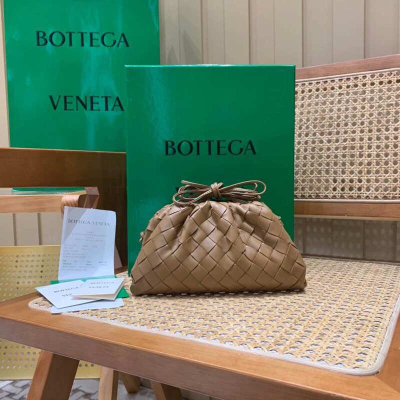 Bottega Veneta THE MINI POUCH 22CM 编织云朵包 585852焦糖色